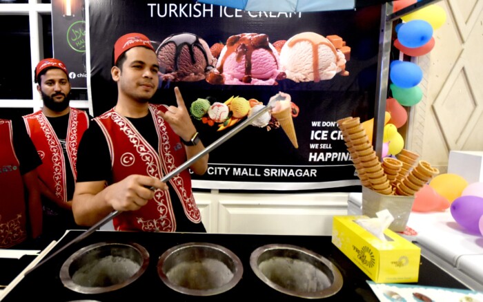 Türk dondurması “turkuaz” Keşmir vadisinde yayılıyor
